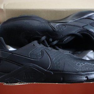 Nike Legend  Essential 2 Training Shoes | Size 9